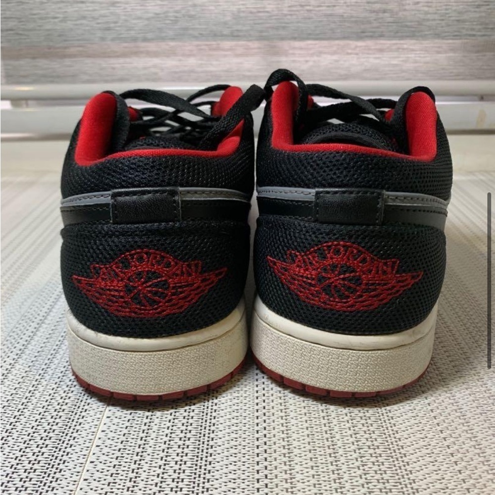 🔥Jordan 1 Retro Low Size 11 US Gray Red Black - Picture 4 of 8